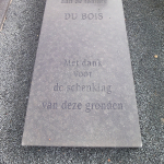 08-2 Ter nagedachtenis aan de familie Du Bois Met dank voor de schenking van deze gronden